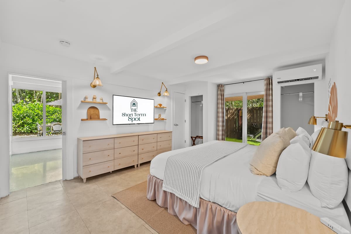 📺 Binge your favorites in the Master Suite